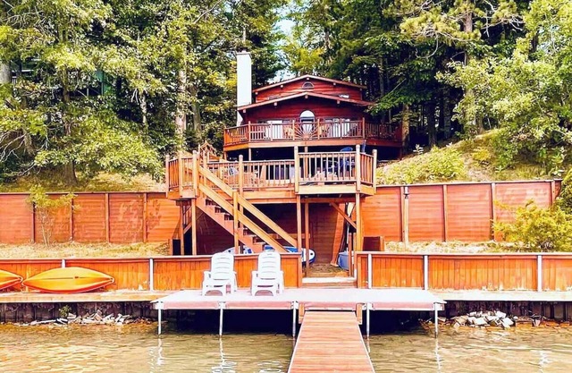 Lake Avalon House “The Starting Dock” 3BR - Pontoon Boat Available for rent