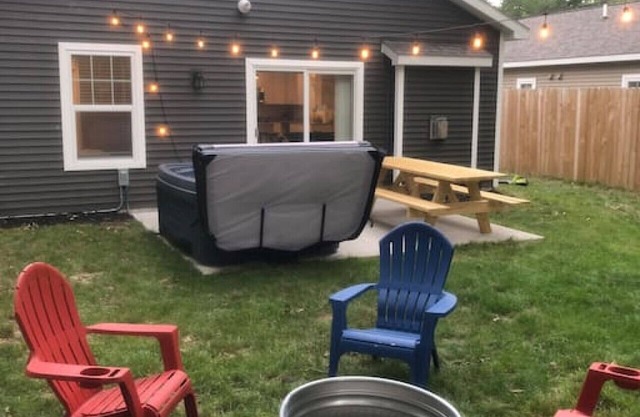 ☞Lake+Beach→ 1min | King | Firepit | Hot Tub⛱