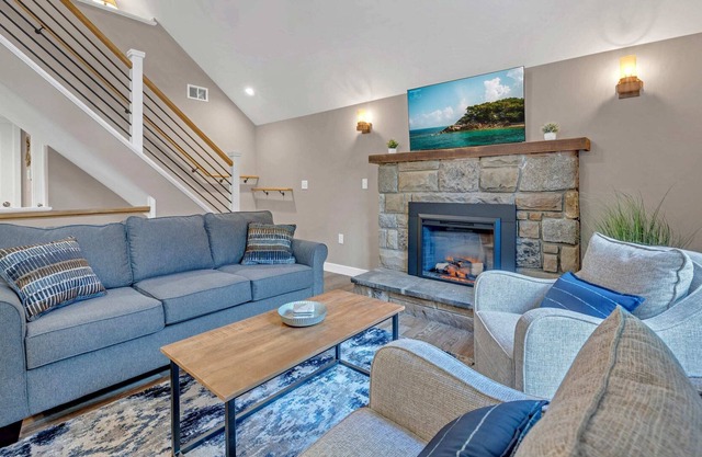 Lake/Beach Access|Pool|Fire Pit|Screened Porch|A/C