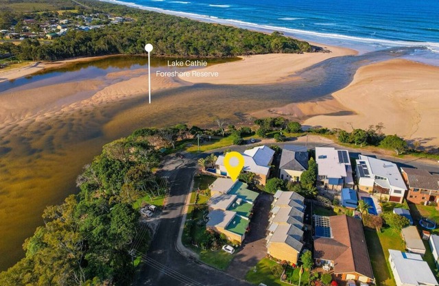 Lake & Beach Front - roll out of bed to sand, waves & sun