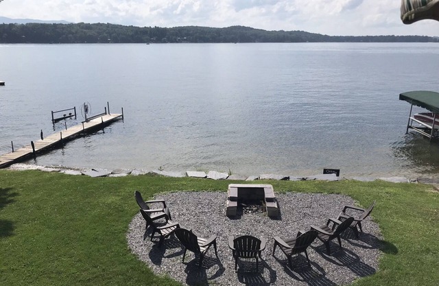 Lake Bomoseen sleeps 10 close to Killington and Pico.