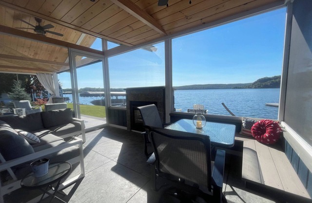Lake Bomoseen, Vermont 4 bedroom upscale house near ski areas