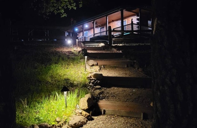 Secluded Lakefront Cabin: 10 Acres & Paddleboards
