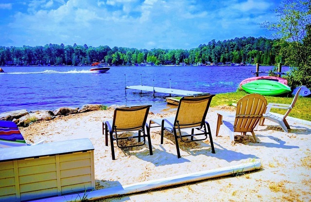 COZY! Lake Cabin On 5 Lakes Stocked wifi kayaks firepit trails washer dryer pet