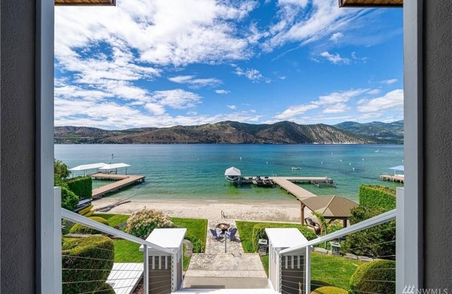 Lake Chelan Estate with Private Beach and Tennis Court. Resort-like paradise!