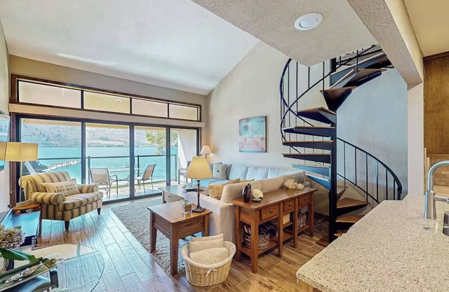 Lake Chelan Shores: Sandy Beach Delight # 1-5; Chelan, WA. Beautiful 2-bdr condo