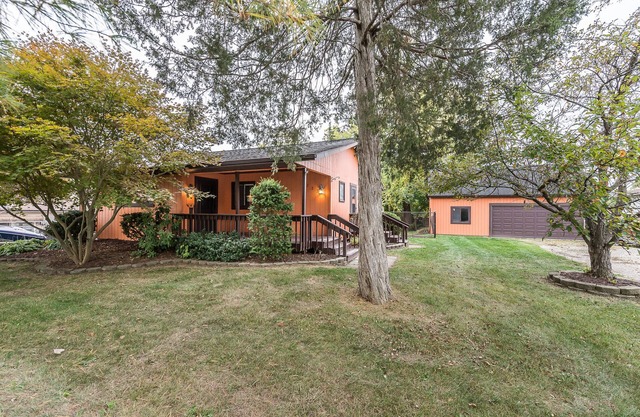 Lake Chemung Cottage near Crystal Gardens