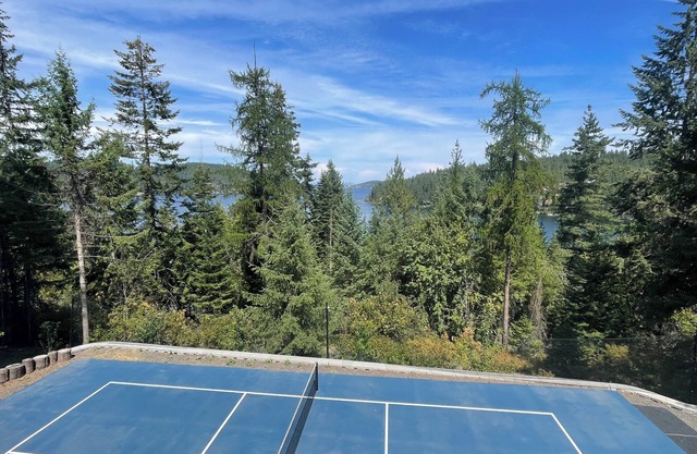 Family-friendly cabin with epic views of lake Coeur d'Alene