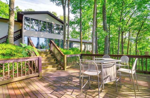 Lake Cumberland Home w / Deck, Grill & Boat Parking!