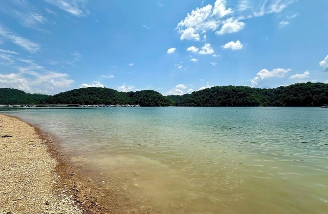 Lake Cumberland Marina-Cabin 105