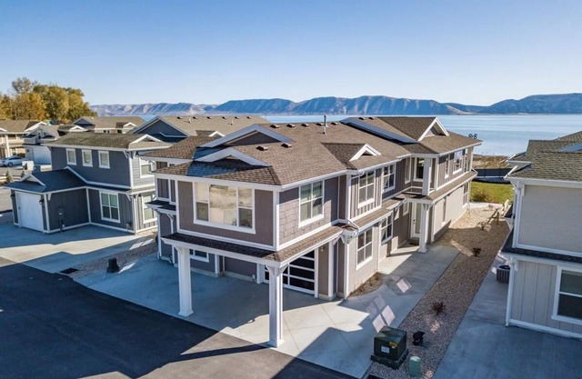 La plus belle maison au bord du lac Bear Lake dans le complexe privé Legacy Beach.