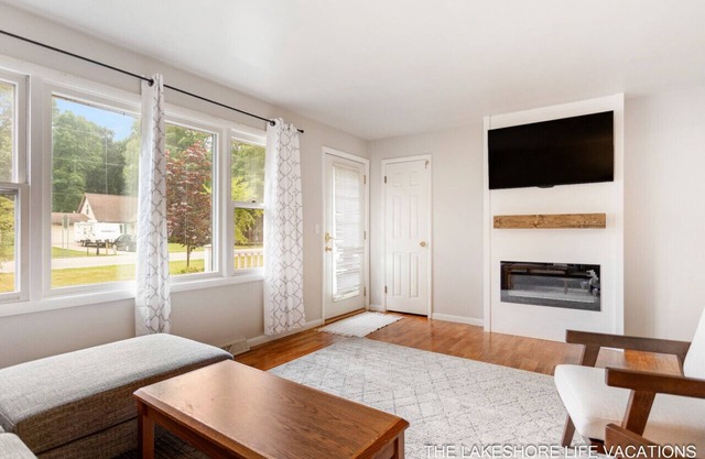 Lake Effect Cottage close to Lake Michigan