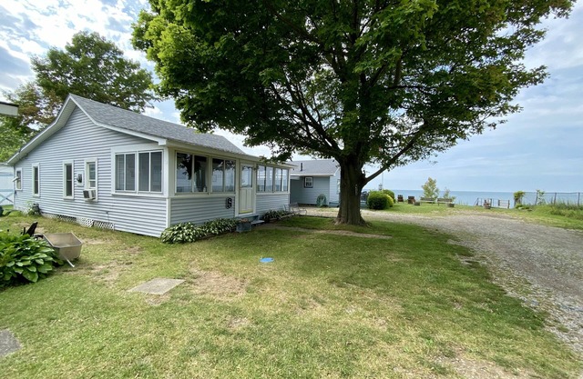 Lake Erie Views - Beach Access - 8 Minute Walk to GOTL Strip!