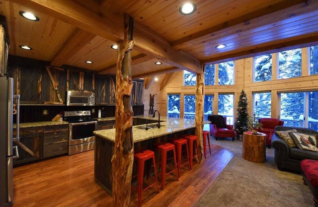 * Nouvelle inscription * Lake Escape | Sur Henrys Lake Outlet | Quai de bateau privé | Jacuzzi