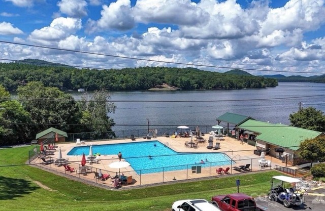 Lake Escape on Lake Tillery / Gated Community / High Speed Internet