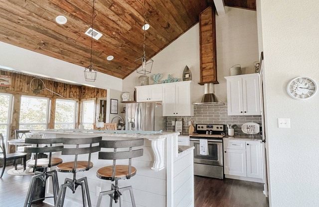 Lake Fork Waterfront Lakehouse with boat dock. Beautiful and spacious!