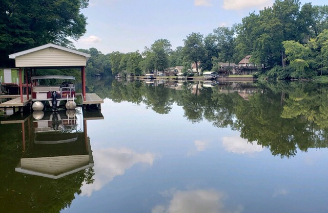 Lake Freeman house w/boat dock... Minutes from Indiana Beach/Lake Shafer