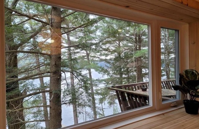 Lake front 3Br 1Ba Muskoka Cottage /classic Canadian Shield