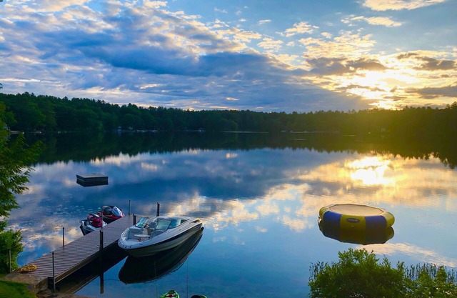 Propriété privée de 4 chambres au bord du lac sur le lac Winni!