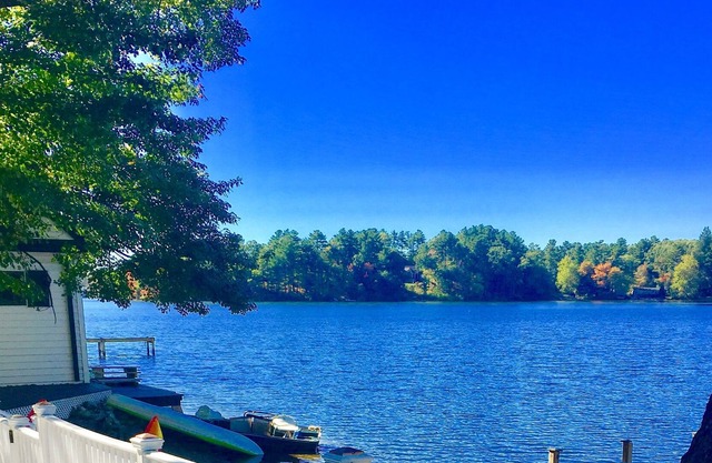 Lake Front Cottage, tarifs spéciaux, emplacement parfait, stade, Providence Boston.