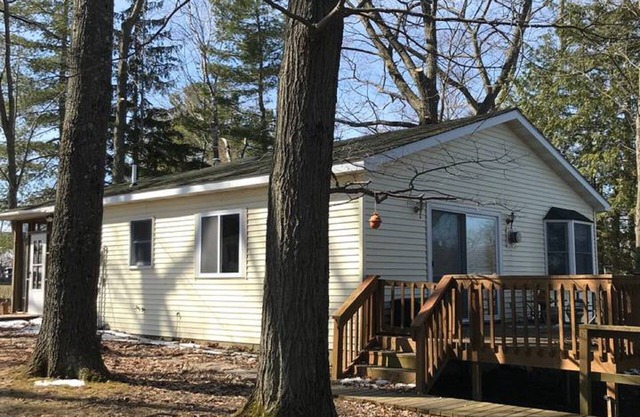 Lake Cozy Cottage sur BBL: nager, pêcher, s'amuser, le soleil et le meilleur de tous se détendre ..