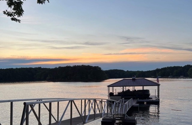 Lake Front Home on Buggs Island / Kerr Lake Close to Bluestone Boat Ramp!