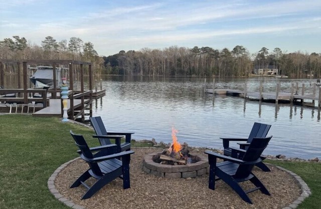 La cabane de Boujee - Maison sur le bord du lac rénovée sur mesure, nouveau quai et flotteur