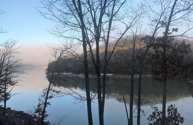 Lake Front, Lake Access, Fire Pit, Sleeps 12