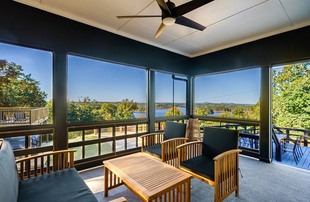 Lake Front Mountain View w/ 6 King beds