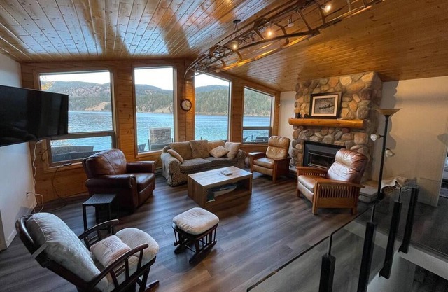 Lake Front paradise House on Otter Lake