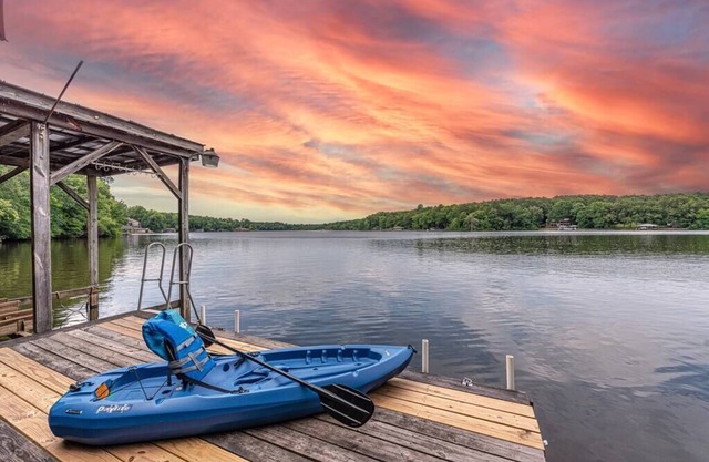 Lake Gaston Duo Kayaks and Dock Duplex Over 4000 sq feet