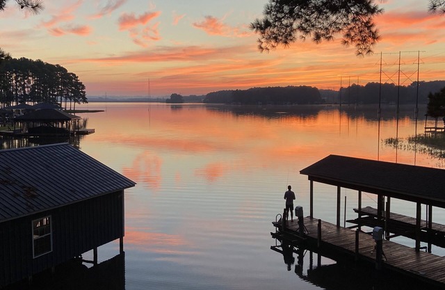Lake Gaston Waterfront maison avec quai et vue