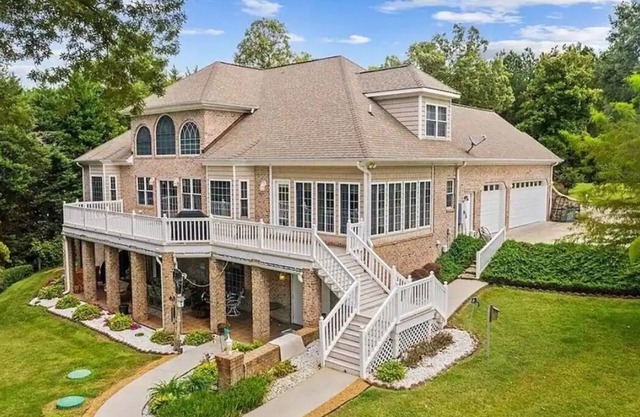 Lake Gaston Waterfront Estate BBQ TV AC