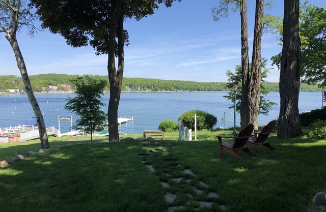 Lake Geneva Waterfront, beautiful family cottage in Glenwood Springs. Fontana