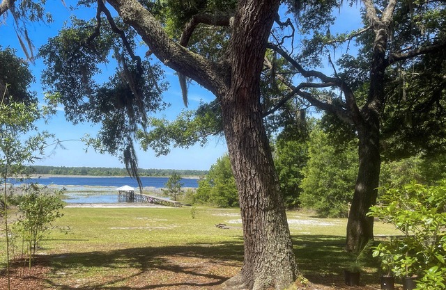 Lake House - Gorgeous Lake Views, Kayaks, Game Room, Fire Pit, Family Friendly