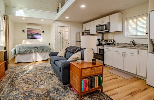Lake George Luxury Cabin (Alcove Studio)