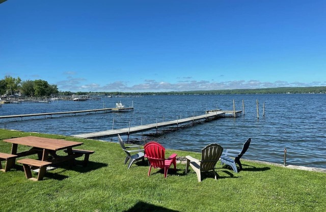 Lakefront Cottage W Dock, Fire Pit + BBQ à côté de Marina et beautés de Mayville