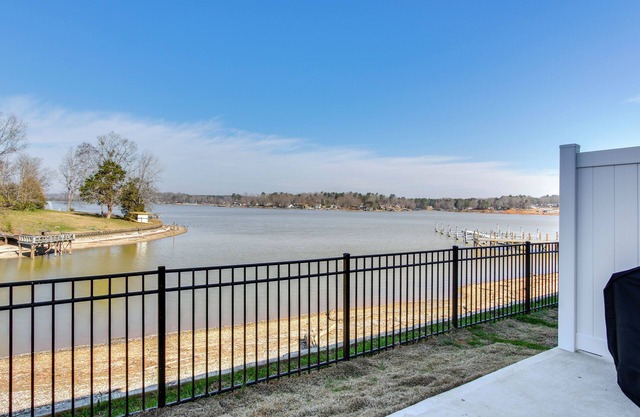 Lake Greenwood Getaway w/ Docks & Waterfront Views