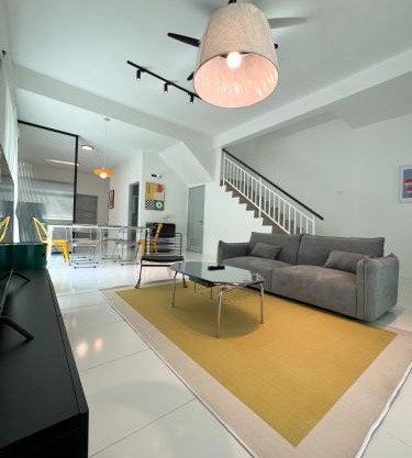 Lake Grove 17 near Tambun 4BR - 8 PAX