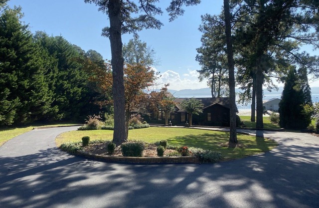 Maison 3br / 2ba sur le lac Guntersville avec une vue magnifique et cour arrière plate.