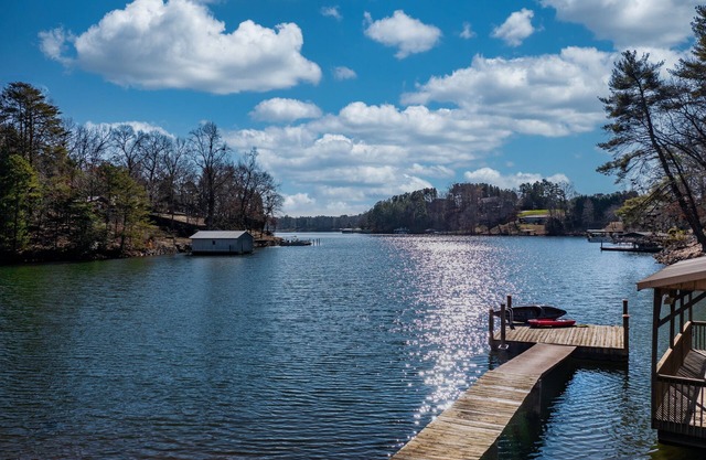 Lake Hickory Cottage