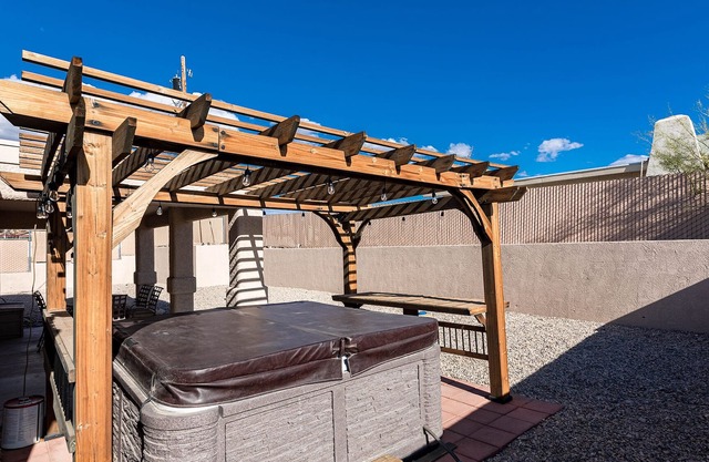 Lake Havasu Getaway 🌅 - Hot Tub💦Clean🧽Spacious