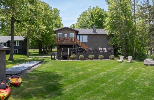 Lake home, 3 bdrm, 2 car garage lg deck dock Video game foosball great fishing