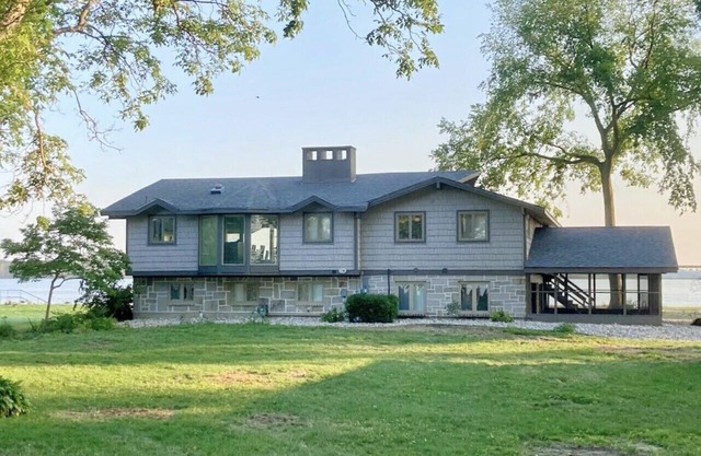 Lake home minutes from Cedar Point!