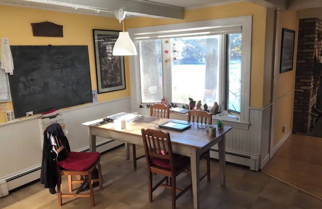 Lake House - Charming 3-bedroom in Plymouth, MA