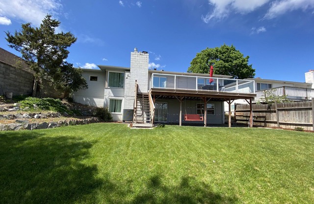 Lake House dans un quartier calme près du centre-ville