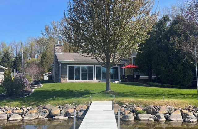 Lake House minutes to Erin Hills Golf Course and convenient to NFL Draft