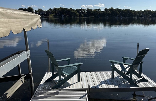 Lake House ON the Water! Unbelievable Views! Hot tub! Kayaks! NEWLY RENOVATED!