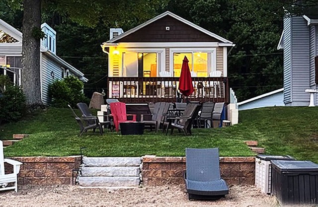 Cottage Lakefront! Location de bateau ponton! spécial début juin! un séjour de 4 jours