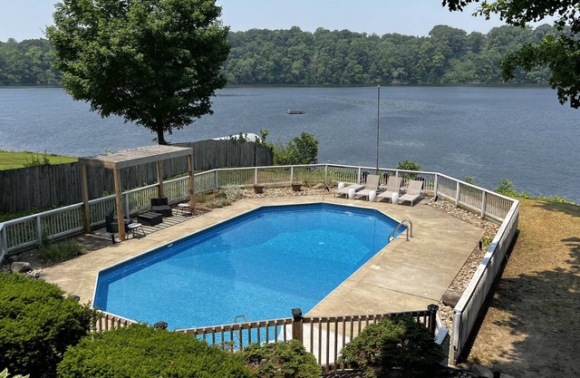 Lake House Retreat on the water
